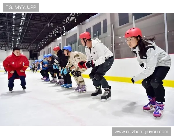 冰雪运动设备升级，滑雪服助力寒冷环境下的运动表现，冰道滑雪服